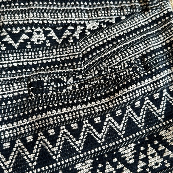 Loft Navy and White Aztec Print Shorts Size 6 - Picture 5 of 6
